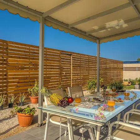 빌라 Debora Kalliteros